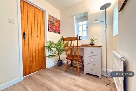 2 bedroom semi-detached house to rent, Woodlands Road, Southampton, SO40