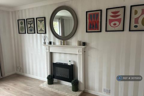 2 bedroom flat to rent, Meadow Road, Henley-On-Thames, RG9