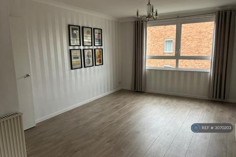2 bedroom flat to rent, Meadow Road, Henley-On-Thames, RG9