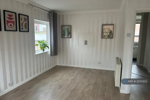 2 bedroom flat to rent, Meadow Road, Henley-On-Thames, RG9