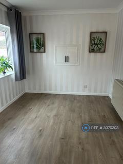 2 bedroom flat to rent, Meadow Road, Henley-On-Thames, RG9