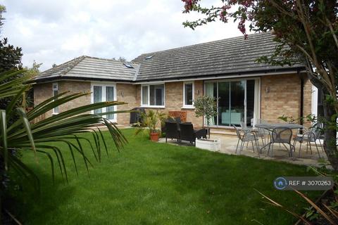 4 bed bungalow for rent in Riverview Road, Epsom, KT19