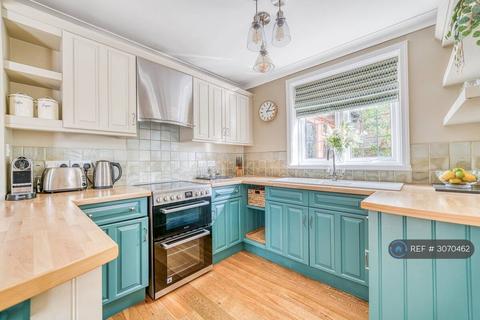 3 bedroom semi-detached house to rent, Southern Road, Lymington, SO41