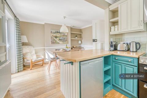 3 bedroom semi-detached house to rent, Southern Road, Lymington, SO41