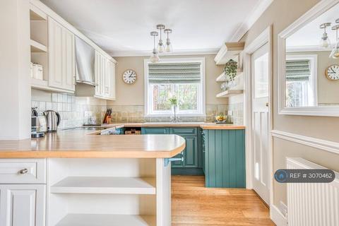 3 bedroom semi-detached house to rent, Southern Road, Lymington, SO41