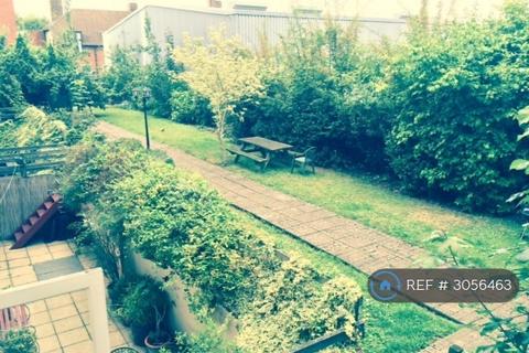 2 bedroom flat to rent, Queensbridge Road, London, E2