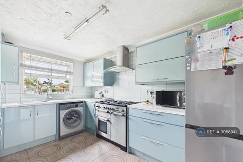 4 bedroom terraced house to rent, Hargate Way, Peterborough, PE7