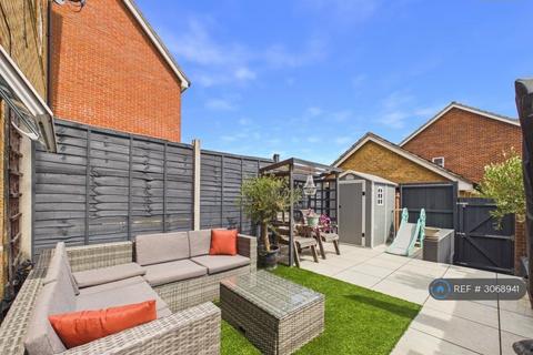 4 bedroom terraced house to rent, Hargate Way, Peterborough, PE7