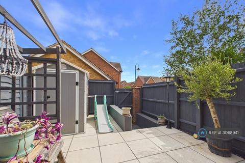 4 bedroom terraced house to rent, Hargate Way, Peterborough, PE7