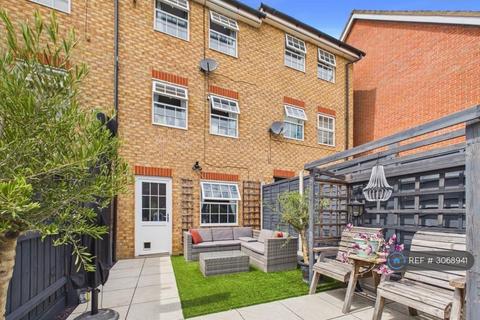 4 bedroom terraced house to rent, Hargate Way, Peterborough, PE7