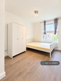 2 bedroom flat to rent, Newcourt House, London, E2