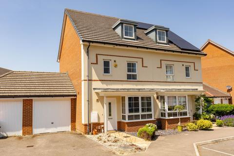 4 bedroom semi-detached house to rent, Percivale Close, Crawley RH11