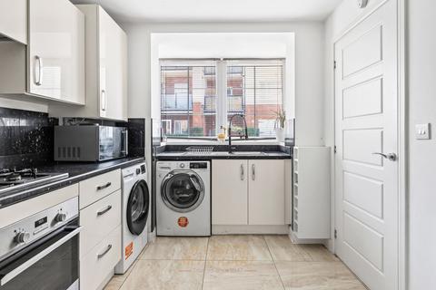 4 bedroom semi-detached house to rent, Percivale Close, Crawley RH11