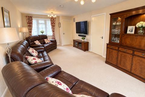 5 bedroom detached house for sale, Chalfont Way, Luton, Bedfordshire, LU2 9RQ