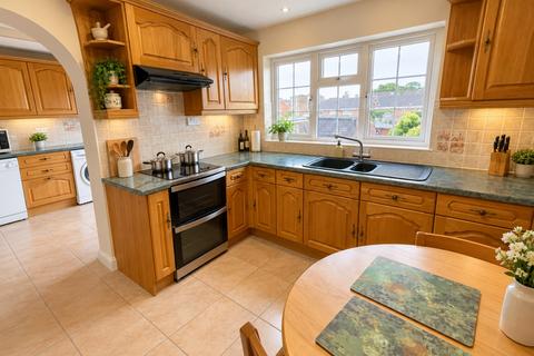 5 bedroom detached house for sale, Chalfont Way, Luton, Bedfordshire, LU2 9RQ