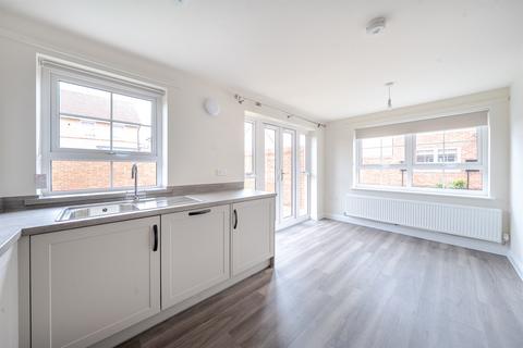3 bedroom semi-detached house to rent, Hampton Beach PE7