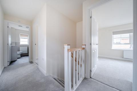 3 bedroom semi-detached house to rent, Hampton Beach PE7