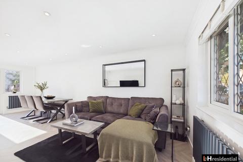 undefined, Pinewood Close, Borehamwood WD6