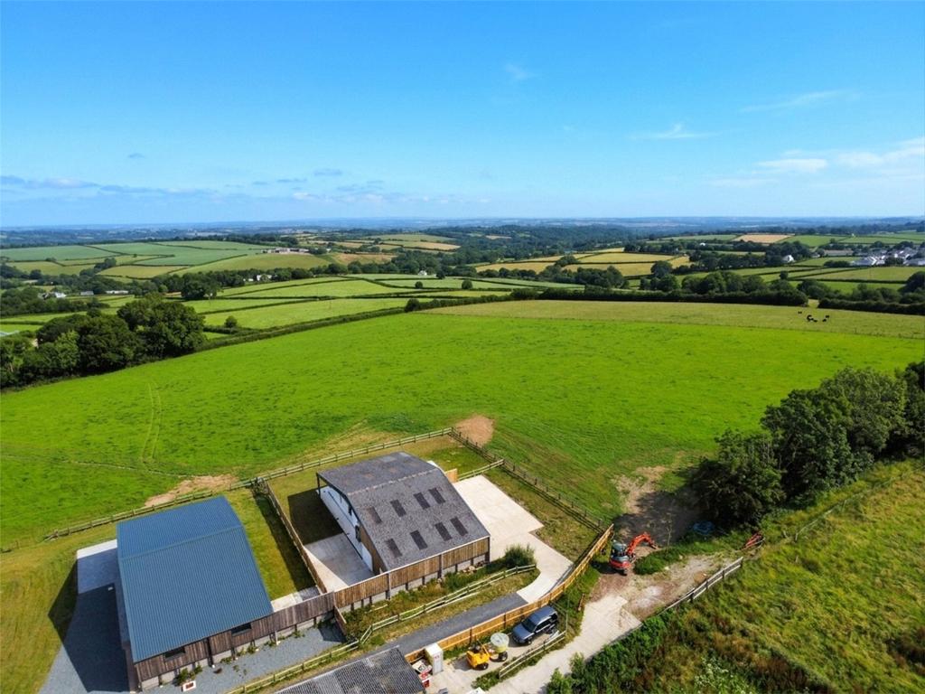Basics Devon Northlew, Okehampton, Devon 6 bed barn conversion for sale - £735,000