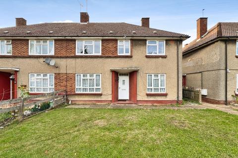 2 bedroom maisonette for sale, Camrose Avenue, Edgware, HA8