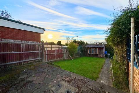 2 bedroom maisonette for sale, Camrose Avenue, Edgware, HA8