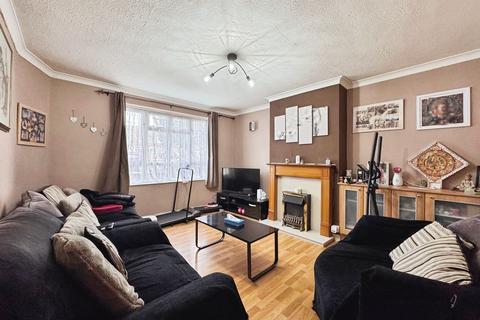 2 bedroom maisonette for sale, Camrose Avenue, Edgware, HA8