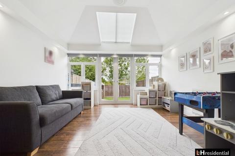 undefined, Neagle Close, Borehamwood WD6