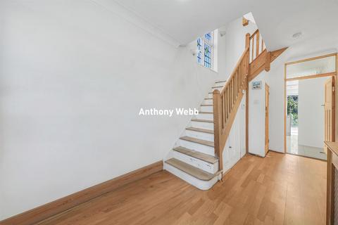 4 bedroom semi-detached house for sale, Winchmore Hill Road, Winchmore Hill, N21