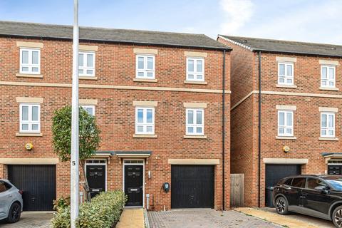 3 bed terraced house for rent in Fairstone, Newbury, Berkshire, RG14