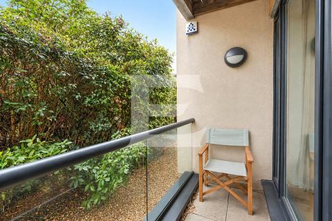 2 bedroom apartment for sale, Rye House, Peacock Close, Mill Hill, London, NW7
