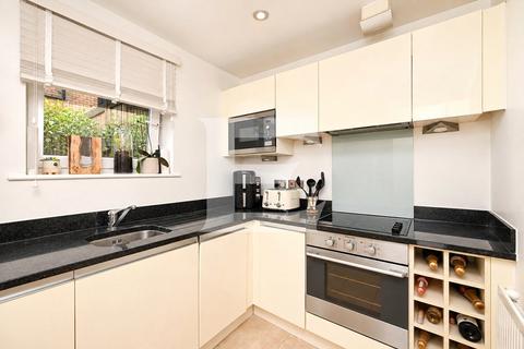 2 bedroom apartment for sale, Rye House, Peacock Close, Mill Hill, London, NW7