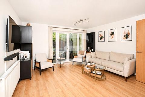 2 bedroom apartment for sale, Rye House, Peacock Close, Mill Hill, London, NW7