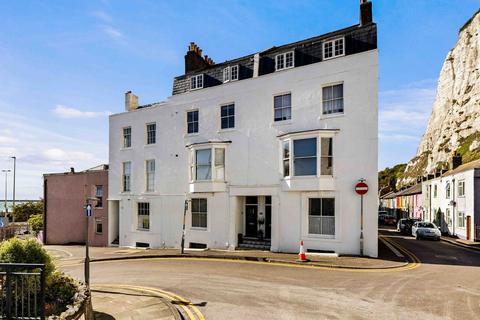 1 bedroom flat to rent, East Cliff, Dover, CT16
