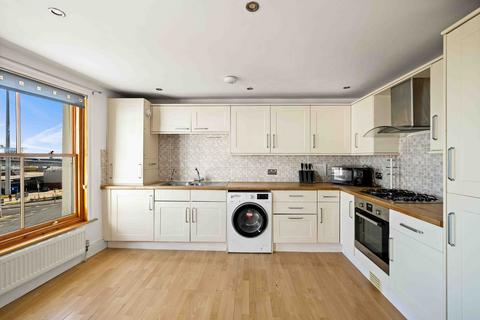 1 bedroom flat to rent, East Cliff, Dover, CT16