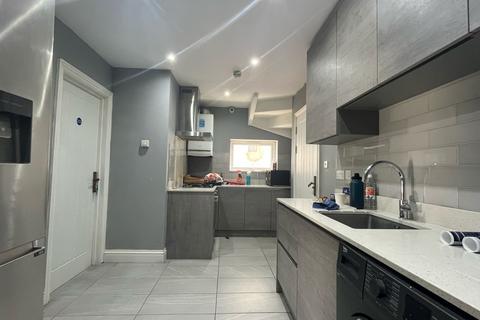 7 bedroom semi-detached house for sale, Leeds Road, Slough, Berkshire, SL1