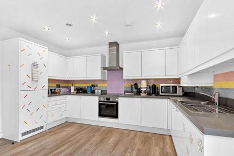 2 bedroom apartment for sale, Wildridings Road, Bracknell RG12