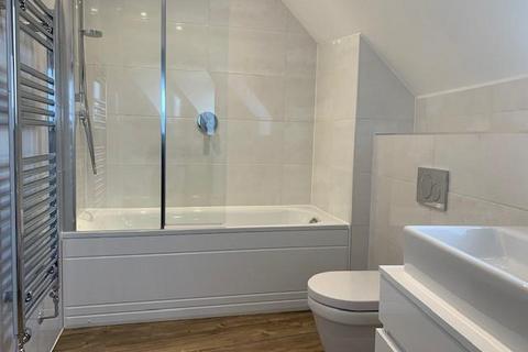 2 bedroom flat to rent, Barnsletts, Rotherfield Greys, Henley-on-Thames, RG9