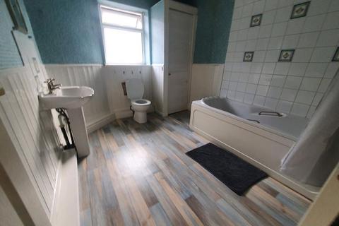 3 bedroom terraced house to rent, Seedley Park Road, Salford M6