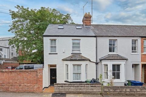 5 bedroom end of terrace house for sale