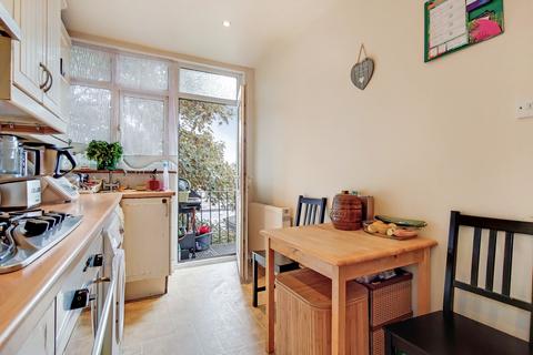 2 bedroom flat to rent, Harrow HA2
