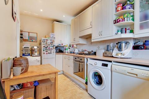 2 bedroom flat to rent, Harrow HA2