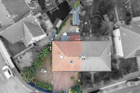 4 bedroom semi-detached house for sale, Jubilee Crescent, Gravesend, Kent, DA12 4JF