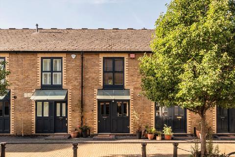 2 bedroom terraced house for sale, Gainsford Street, London SE1