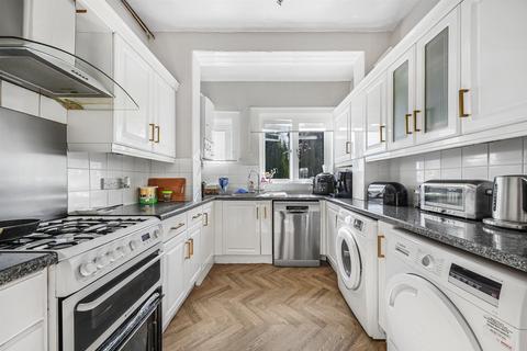 4 bedroom semi-detached house for sale, Connaught Avenue, London E4