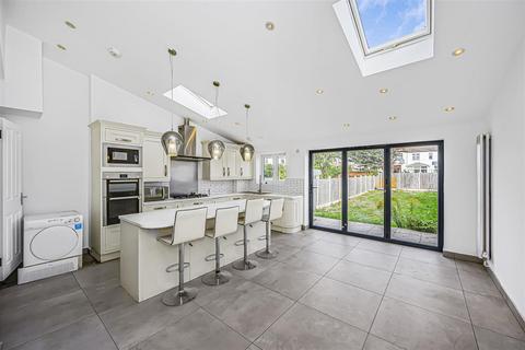 4 bedroom terraced house to rent, Ridgeway Gardens, Ilford