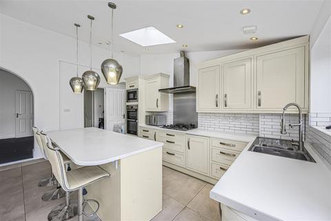 4 bedroom terraced house to rent, Ridgeway Gardens, Ilford