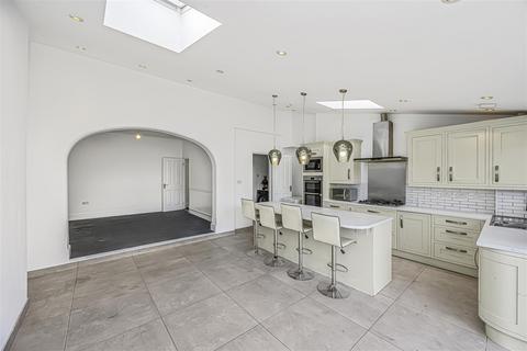 4 bedroom terraced house to rent, Ridgeway Gardens, Ilford