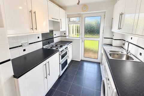 3 bedroom detached house to rent, Oving Close, Luton, Bedfordshire, LU2 9RN
