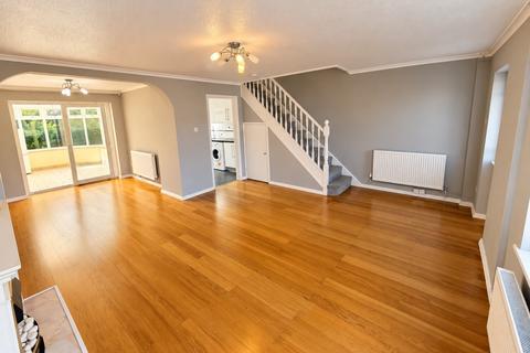 3 bedroom detached house to rent, Oving Close, Luton, Bedfordshire, LU2 9RN