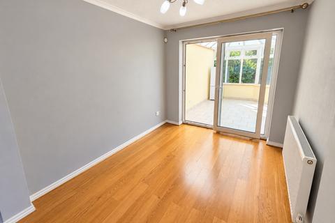 3 bedroom detached house to rent, Oving Close, Luton, Bedfordshire, LU2 9RN